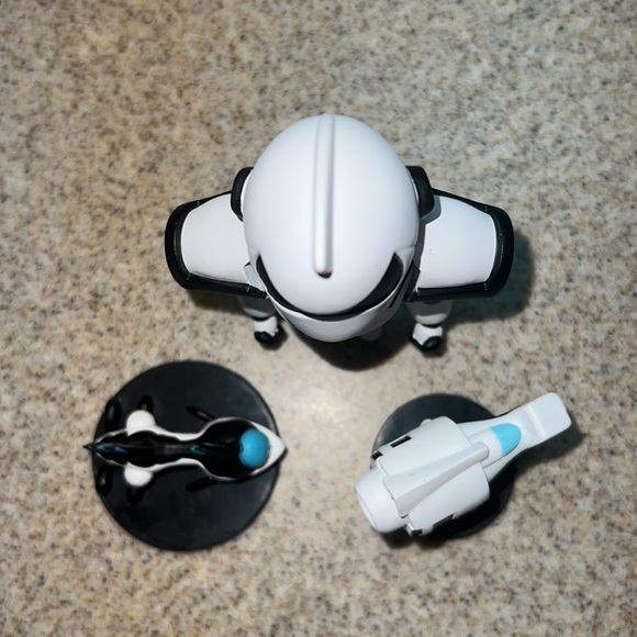 2019 Ratchet & Clank Enemy Robot “Electroid” comes w/ Accessories collectible - Picture 14 of 14